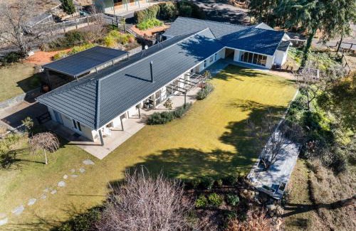 Carwoola House | Serene Farm-Style Escape 4 Bed Home and Private Guest House