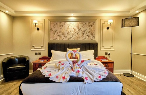 Tyndrum Hotel | Serene Highland Stay + Breakfast, Games & Gardens by Loch Lomond Park Trails