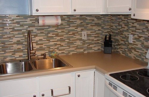 Somerset Cottage | Serene Lakefront Retreat: Close to Marina, Park, & Downtown Charm