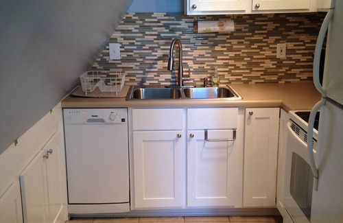 Somerset Cottage | Serene Lakefront Retreat: Close to Marina, Park, & Downtown Charm