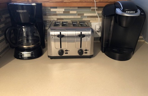 Somerset Cottage | Serene Lakefront Retreat: Close to Marina, Park, & Downtown Charm