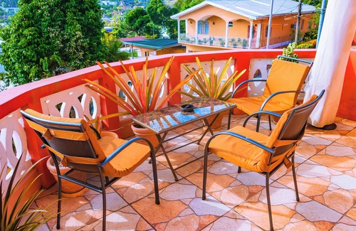 St. Anns House | Serene Mountain Views