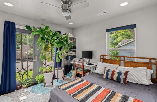 Fayetteville House | Serene On Maple - Close to DT and U of A