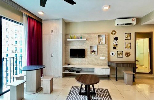 Shah Alam Apartment | Serene Trefoil Home - Walk to Setia City Mall & Setia City Convention Centre