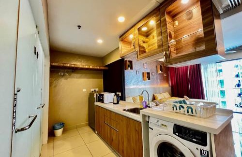 Shah Alam Apartment | Serene Trefoil Home - Walk to Setia City Mall & Setia City Convention Centre