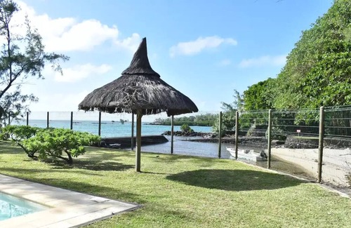 Trou d'Eau Douce Villa | Serenity Cheerful 2-Bedrooms Beachfront Villa.
