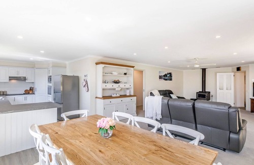 Port Fairy House | Serenity, located in a quiet cul de sac near Port Fairy's Pea Soup Cove