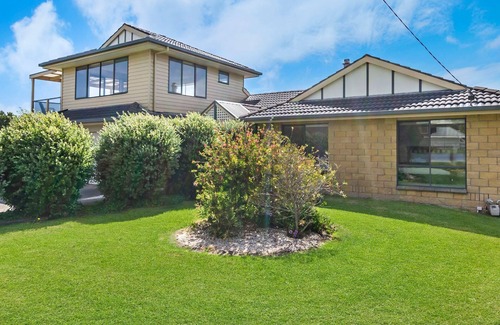 Port Fairy House | Serenity, located in a quiet cul de sac near Port Fairy's Pea Soup Cove