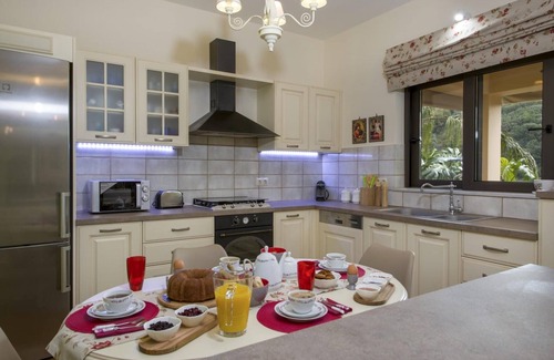 Kantanos-Selino Villa | Serenity River Villa︱a secluded paradise with pool