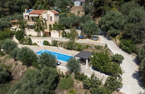 Kantanos-Selino Villa | Serenity River Villa︱a secluded paradise with pool