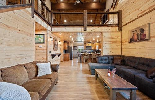 Island Park House | Set the Hook by KABINO Fire Pit Sleeper Sofa Loft 2 Living Rooms Grill WiFi