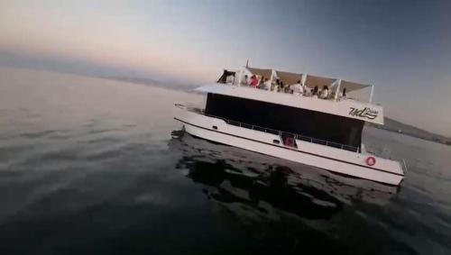 Muscat Boat Rental | Seven Seas Diamonds Cruise