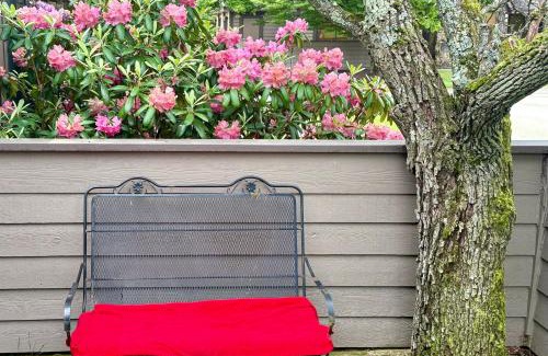 Seven Springs Apartment | Seven Springs Hideaway Ski In and Out Pet Friendly