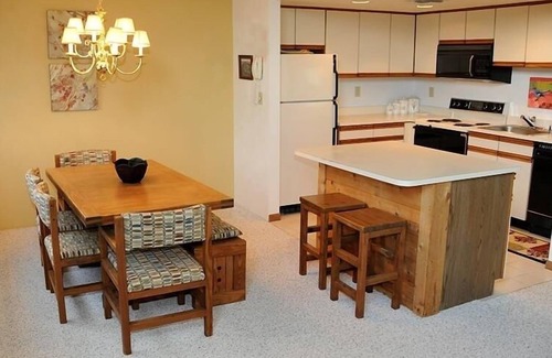 Seven Springs Condo | Seven Springs Sunridge 3 Bedroom Standard Condo, Pet Friendly! by RedAwning