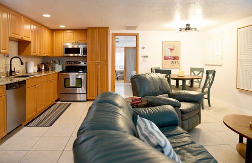 Port Richey House | SF Enjoy Sunset with Dolphin & Manatee