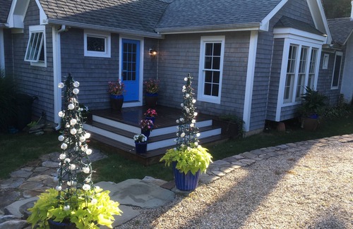 Madison House | Shabby Chic Retreatn“Greenfield Cottage”