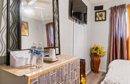 Russian Jack Park House | ShaligoHomes Sunset Room On 6th Ave