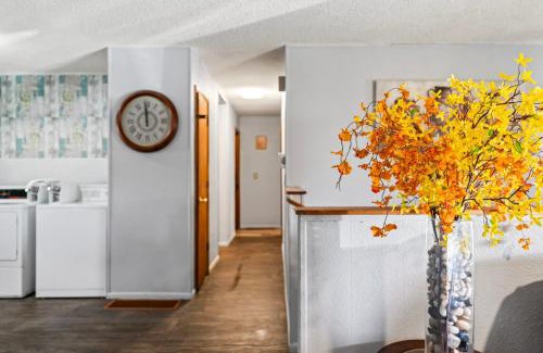 Russian Jack Park House | ShaligoHomes Sunset Room On 6th Ave