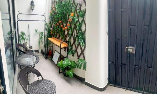 Huaihai Road Commercial Area Apartment | Shanghai Garden Historical loft Apartment with courtyard and citywalk- Near Downtown Wukang Road
