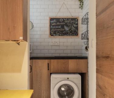 Downtown Shanghai Apartment | Shanghai Hills & Gefii Mandala close to Jing'an Temple