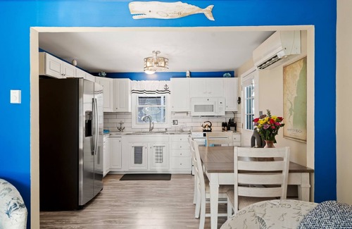 Hampton Condo | Shangri-La Escape | Steps to Beach and Marina | AC