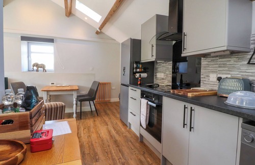 Cowling Cottage | SHAY BANK COTTAGE, pet friendly, with a garden in Cowling