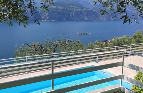 Castelletto Apartment | sheila house