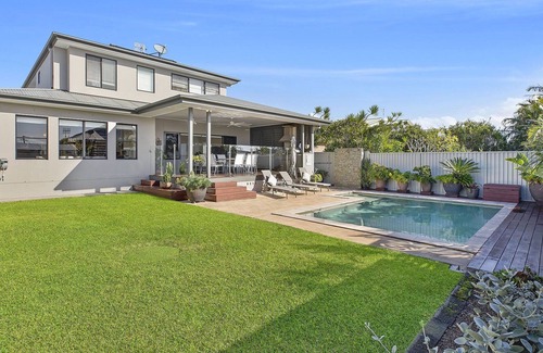 Shelly Beach House | SHELLY BEACH HOUSE - FAMILY FRIENDLY WITH POOL, WALK TO BEACH