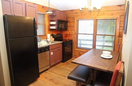 Gordonsville Cabin | Shenandoah Crossing, Gordonsville, Virginia, 2 Bedroom Resort Cabin