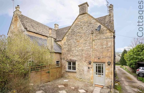 Broadwell Cottage | SHENLEY, pet friendly, character holiday cottage in Broadwell