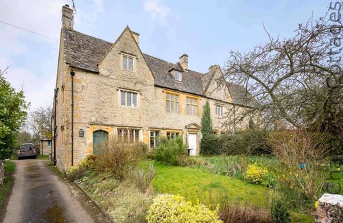 Broadwell Cottage | SHENLEY, pet friendly, character holiday cottage in Broadwell