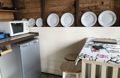 Cwmtirmynach Cabin | Shepherd Hut "Megan" in beautiful quiet location