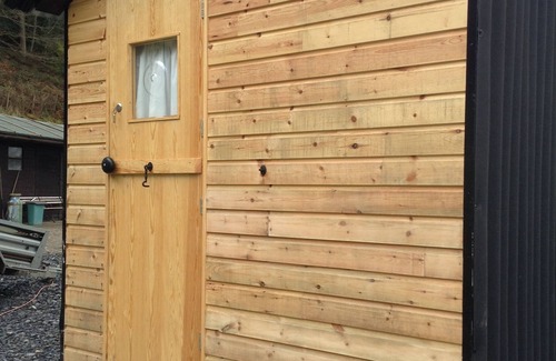 Cwmtirmynach Cabin | Shepherd Hut "Megan" in beautiful quiet location