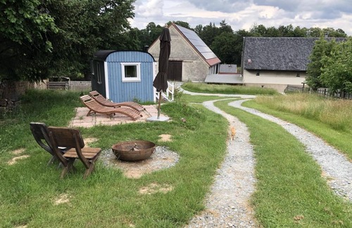 Niederfrohna House | Shepherd's wagon Blauer Heinrich - Shepherd's wagon at Auszeithof Niederfrohna