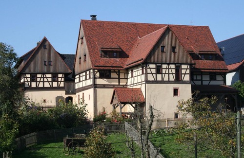 Niederfrohna Apartment | Shepherd's wagon red Lotte - Auszeithof Niederfrohna