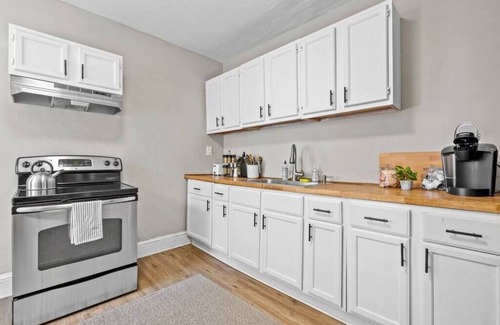 Portsmouth Apartment | Shipside Suite~Modern~ Fast WI-FI~Cozy