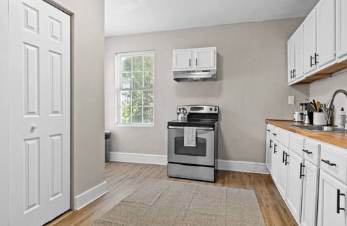 Portsmouth Apartment | Shipside Suite~Modern~ Fast WI-FI~Cozy