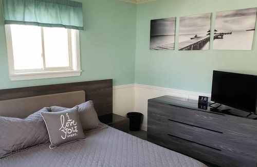 Hale House | Shorelines and sunsets