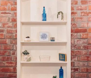 Harrow Apartment | Shores of Erie Hideaway (Single Level Studio Apartment)