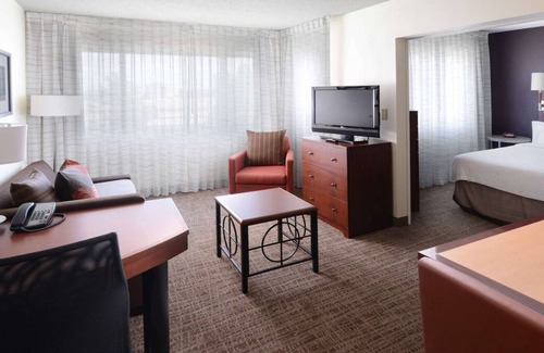 North Dallas Apartment | Short Drive to Dallas Love Field Airport and The Galleria Dallas! FREE Parking!