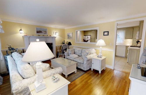 Dennis House | Short drive to Mayflower Beach