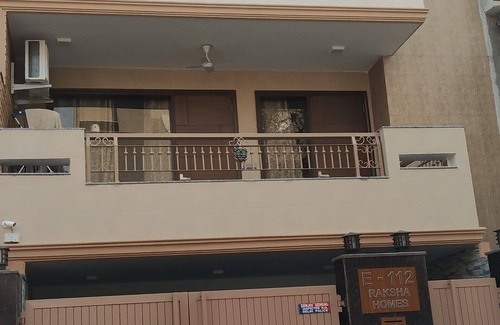 Saket House | Short Stay In Saket (2BHK Near Max with LIFT)