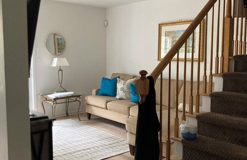 Berkeley Heights House | Short term 3 month rental in Berkeley Heights - Charming 2-bed townhome