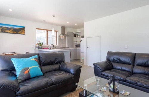 Lower Shotover House | Shotover Gold Apartment central to ski fields - underfloor heating