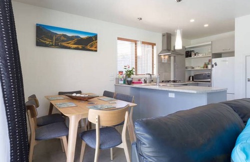 Lower Shotover House | Shotover Gold Apartment central to ski fields - underfloor heating
