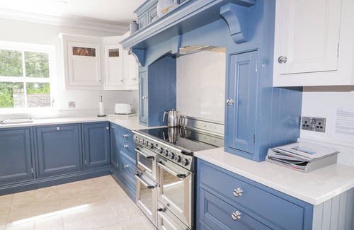 Gortahork Cottage | SHROUGHAN, pet friendly, with a garden in Gortahork, County Donegal