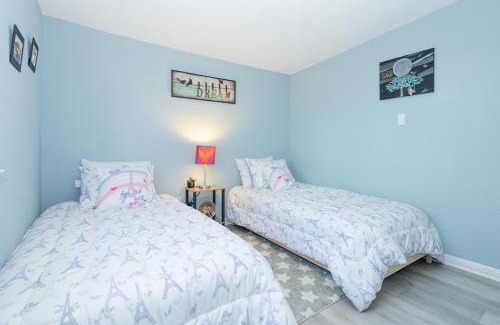 Holly House | Side by Side 2 Houses Dtwn , Pool, Walk to Eateries