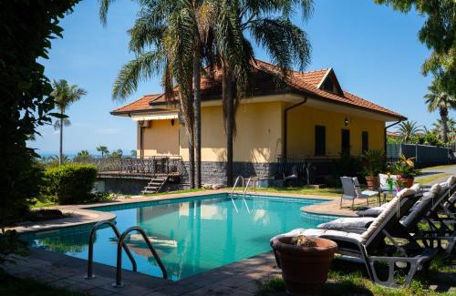 Aci Trezza Villa | Silvanae Pool Villa