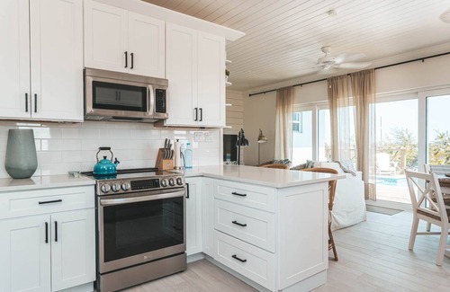 William's Town House | Silver Palms Retreat, kayaks, heated pool, steps to Tropic of Cancer beach!