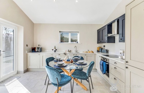 Snarestone Cabin | Silver Stag Properties, Luxury Cabin w/SK Bed